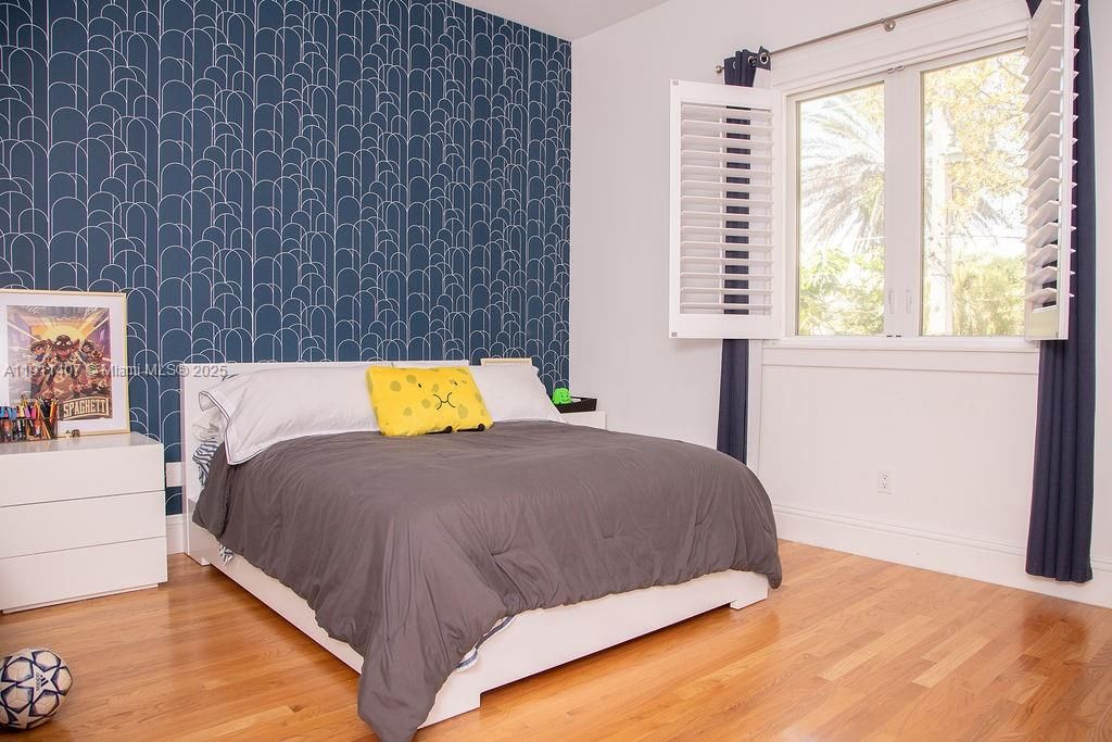 For Sale: $3,975,000 (4 beds, 4 baths, 3451 Square Feet)