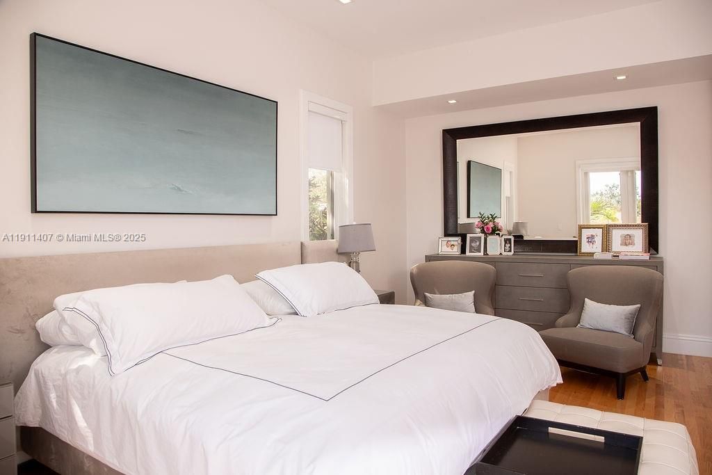 For Sale: $3,975,000 (4 beds, 4 baths, 3451 Square Feet)