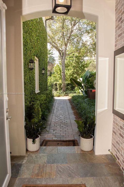 For Sale: $3,975,000 (4 beds, 4 baths, 3451 Square Feet)