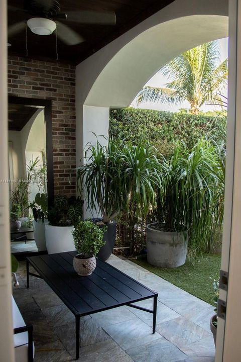 For Sale: $3,975,000 (4 beds, 4 baths, 3451 Square Feet)