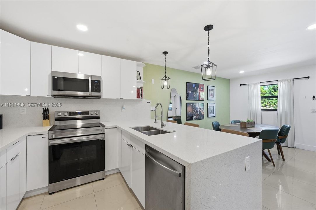 待售: $525,000 (3 贝兹, 2 浴室, 1268 平方英尺)