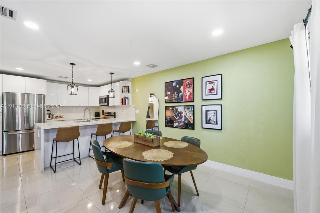 待售: $525,000 (3 贝兹, 2 浴室, 1268 平方英尺)