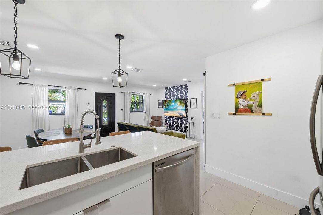 待售: $525,000 (3 贝兹, 2 浴室, 1268 平方英尺)