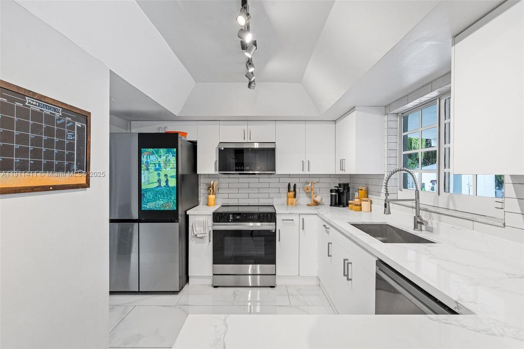 For Rent: $4,600 (4 beds, 2 baths, 2022 Square Feet)