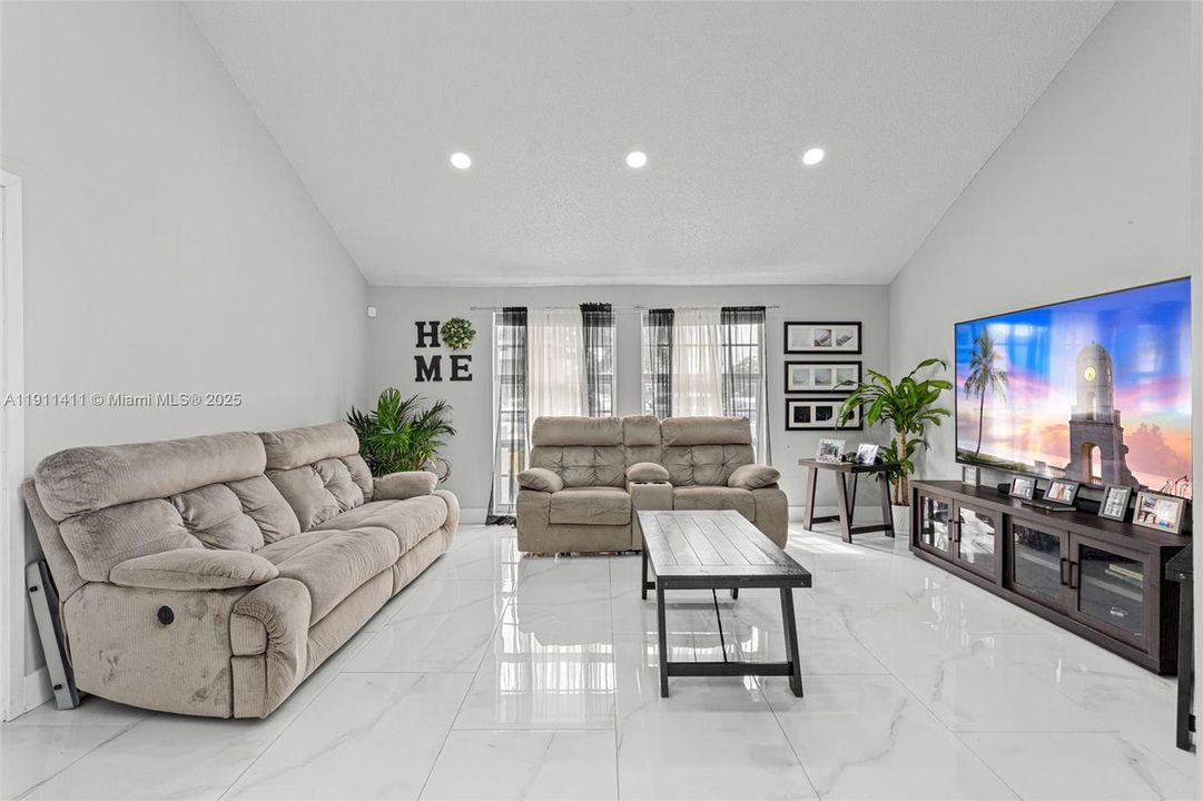 For Rent: $4,600 (4 beds, 2 baths, 2022 Square Feet)