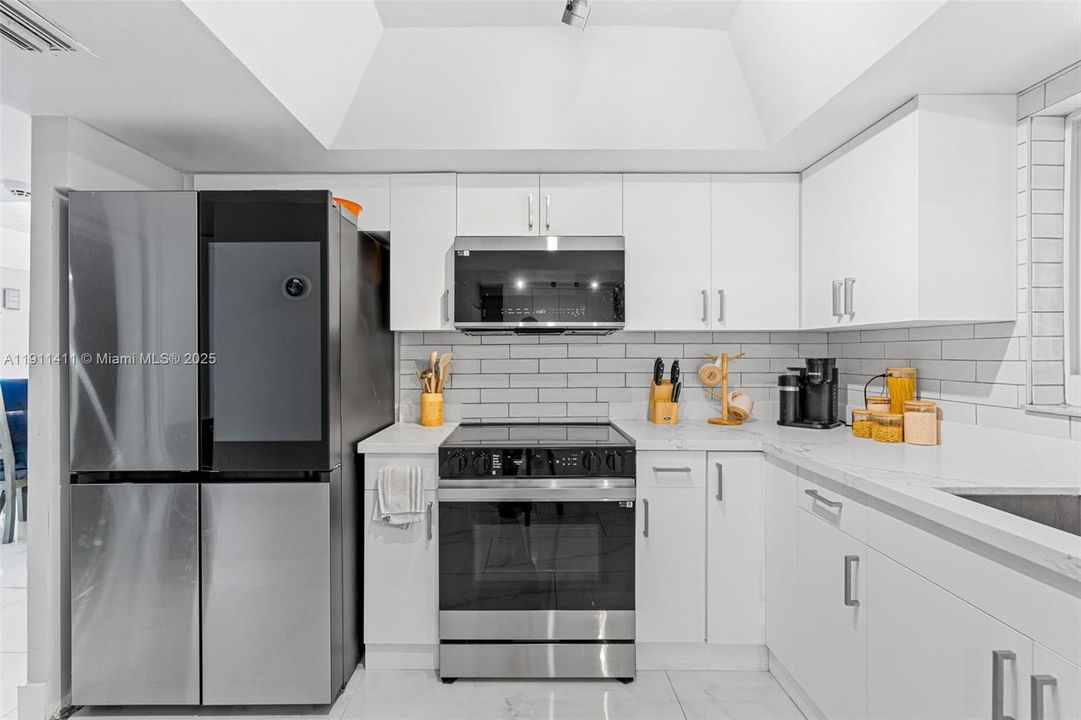 For Rent: $4,600 (4 beds, 2 baths, 2022 Square Feet)