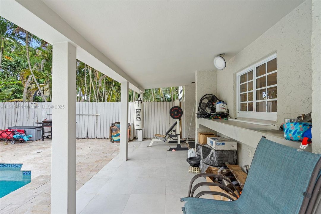 For Rent: $4,600 (4 beds, 2 baths, 2022 Square Feet)