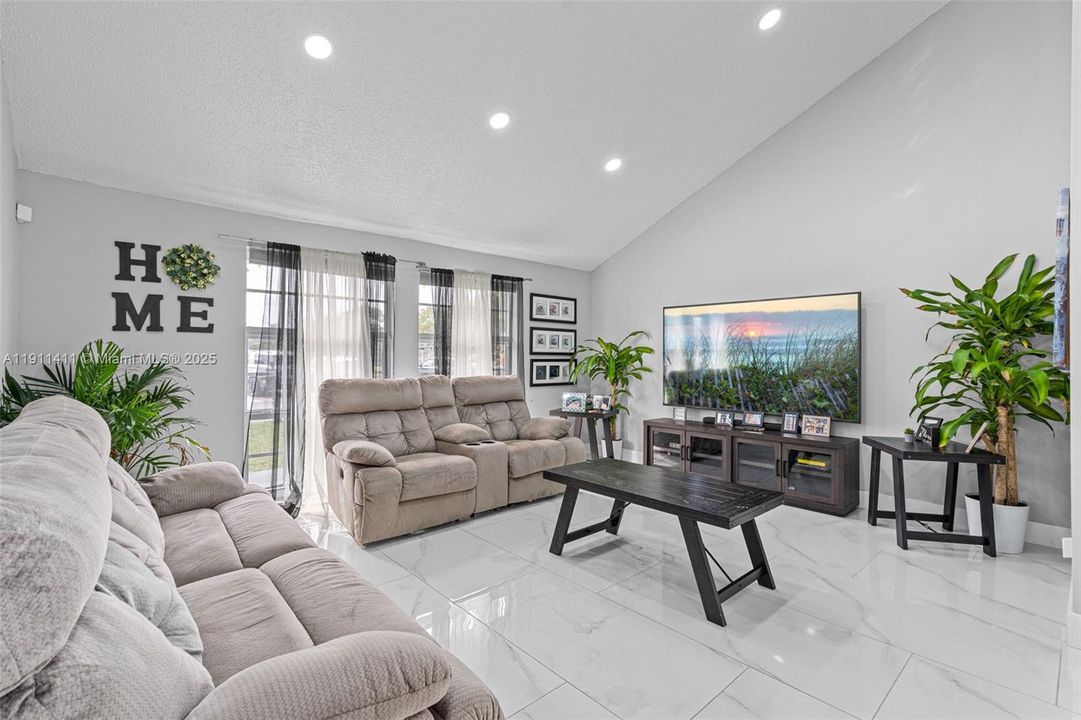 For Rent: $4,600 (4 beds, 2 baths, 2022 Square Feet)