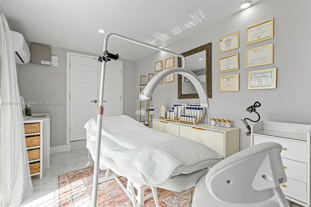 For Rent: $4,600 (4 beds, 2 baths, 2022 Square Feet)