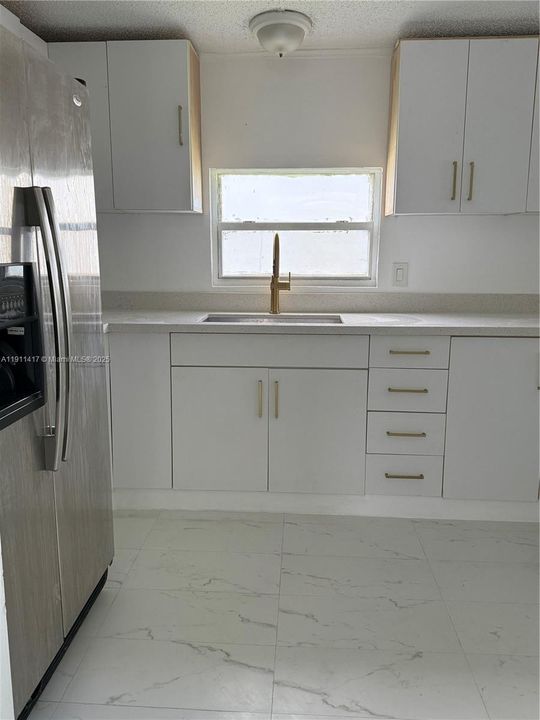 For Rent: $2,500 (4 beds, 2 baths, 1430 Square Feet)