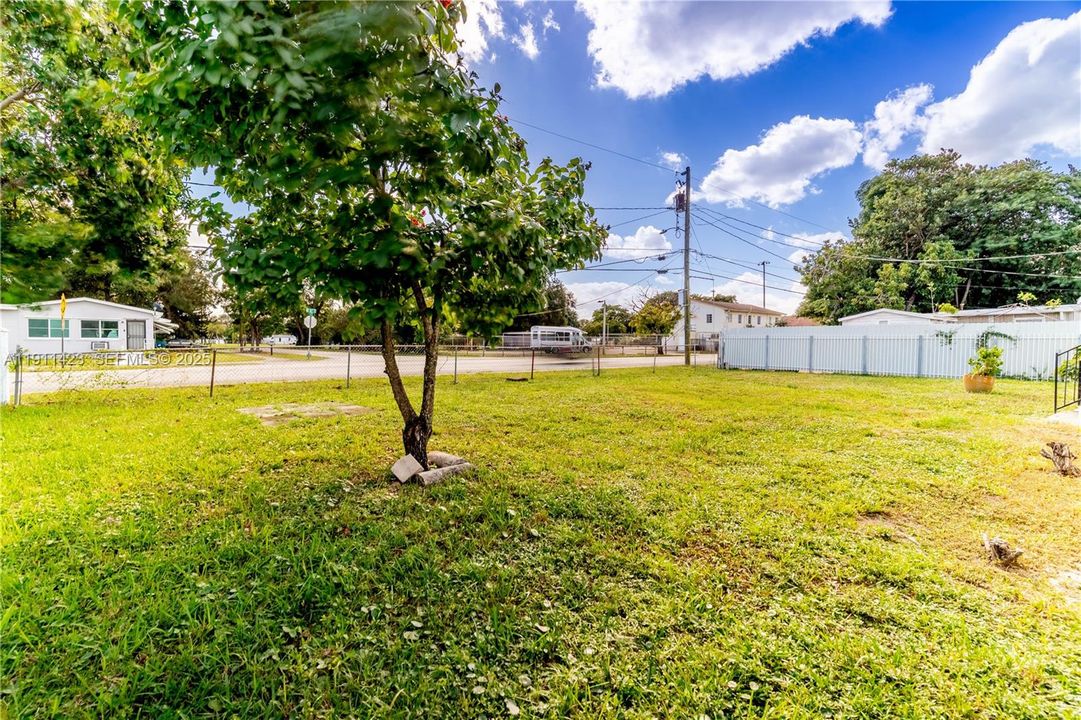 For Sale: $535,000 (3 beds, 2 baths, 1075 Square Feet)