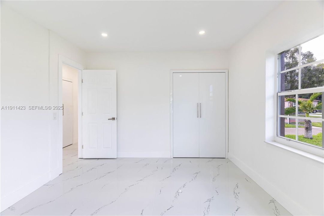 For Sale: $535,000 (3 beds, 2 baths, 1075 Square Feet)