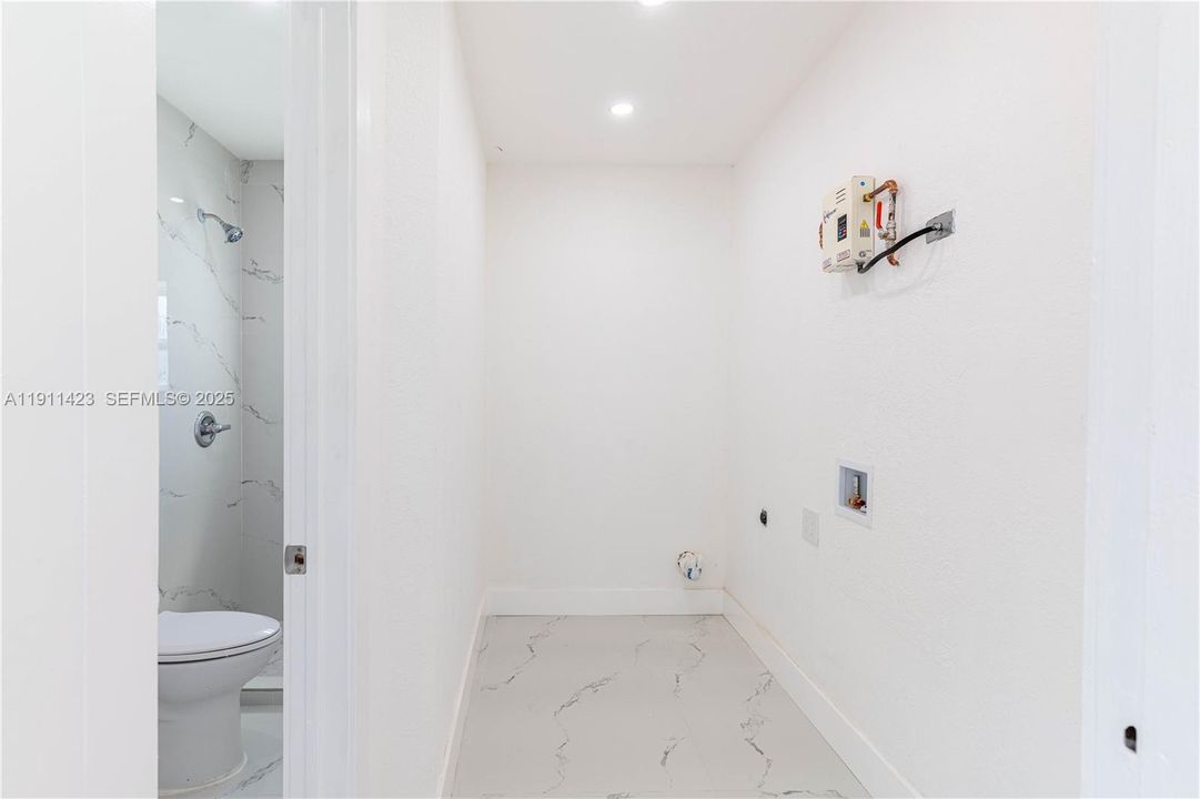 For Sale: $535,000 (3 beds, 2 baths, 1075 Square Feet)