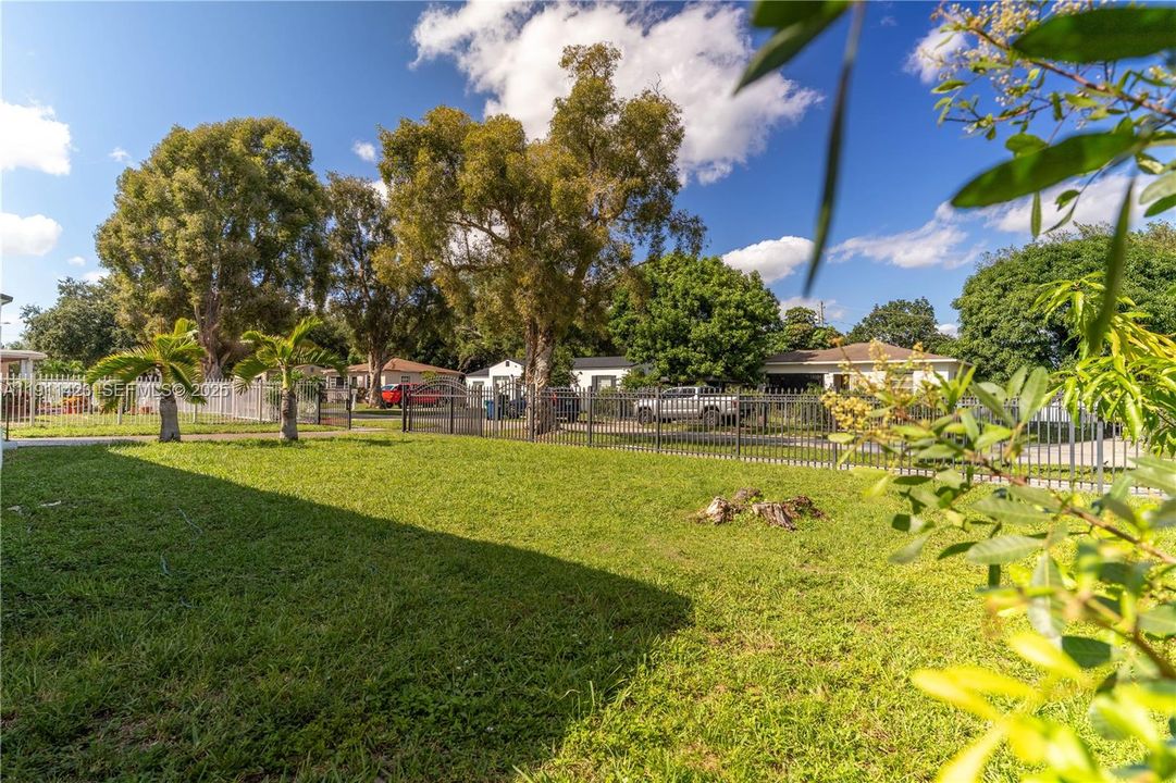 For Sale: $535,000 (3 beds, 2 baths, 1075 Square Feet)