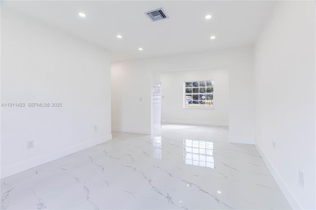 For Sale: $535,000 (3 beds, 2 baths, 1075 Square Feet)