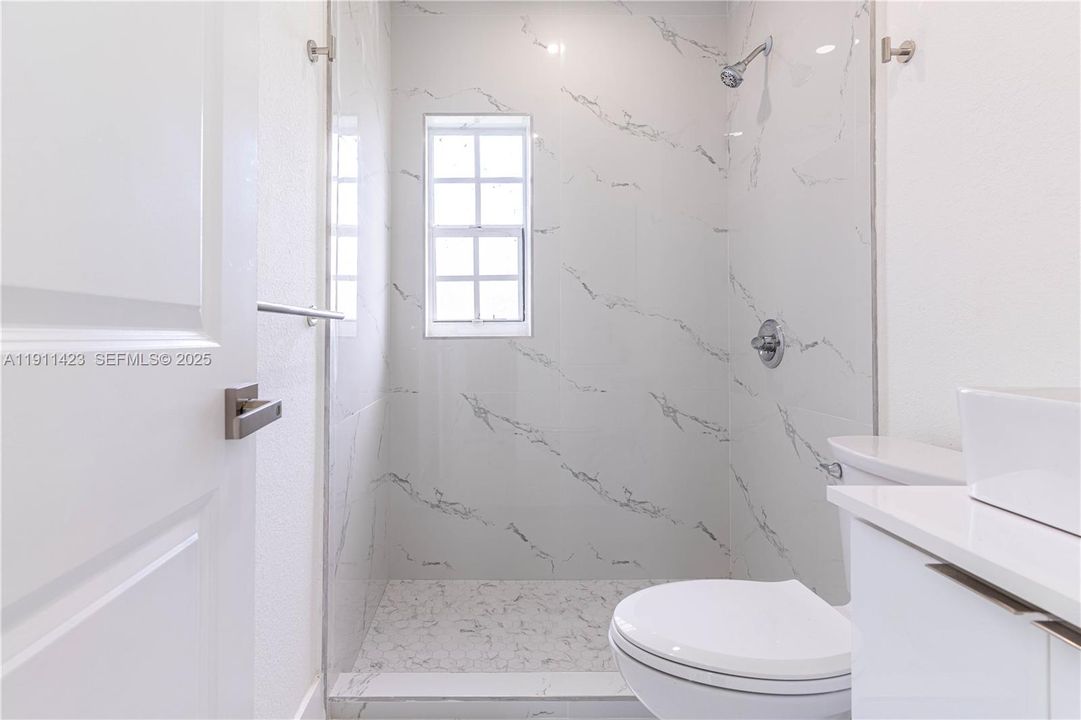 For Sale: $535,000 (3 beds, 2 baths, 1075 Square Feet)