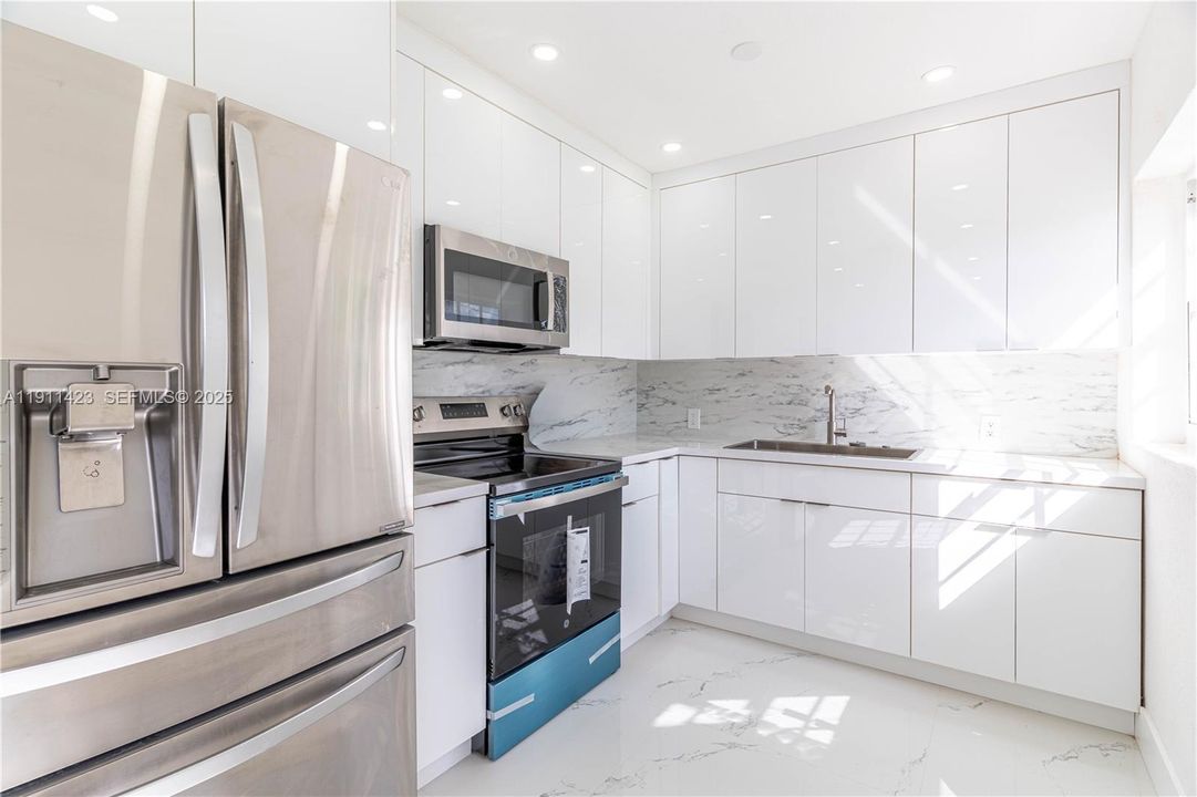 For Sale: $535,000 (3 beds, 2 baths, 1075 Square Feet)