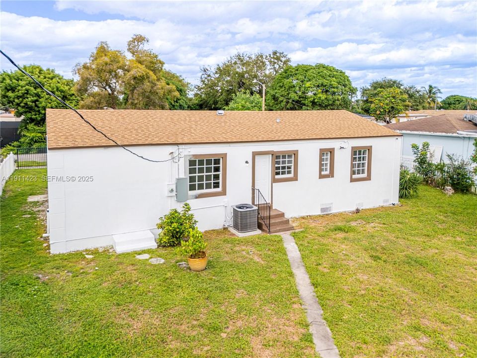 For Sale: $535,000 (3 beds, 2 baths, 1075 Square Feet)