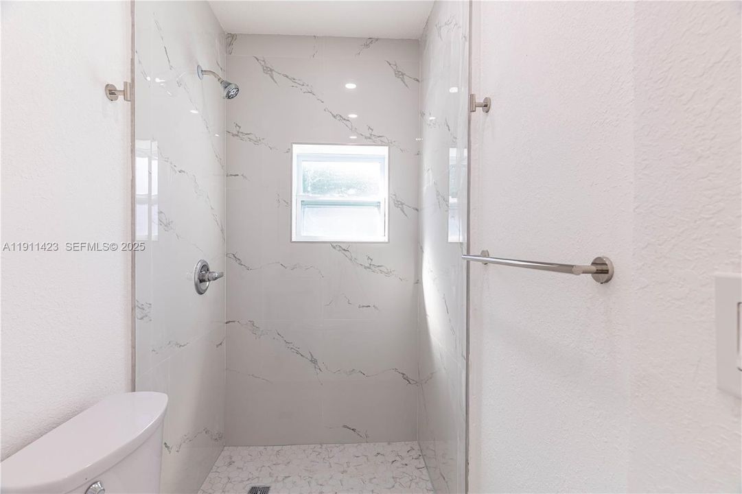 For Sale: $535,000 (3 beds, 2 baths, 1075 Square Feet)