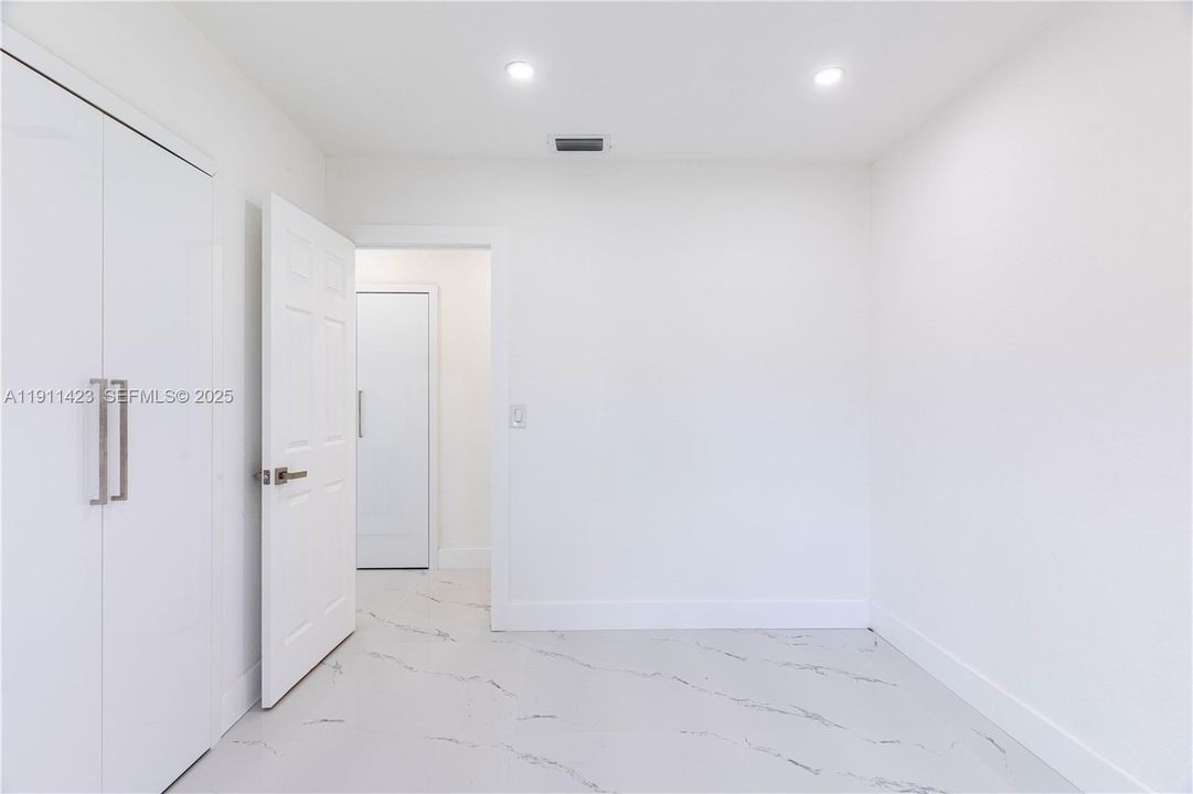 For Sale: $535,000 (3 beds, 2 baths, 1075 Square Feet)