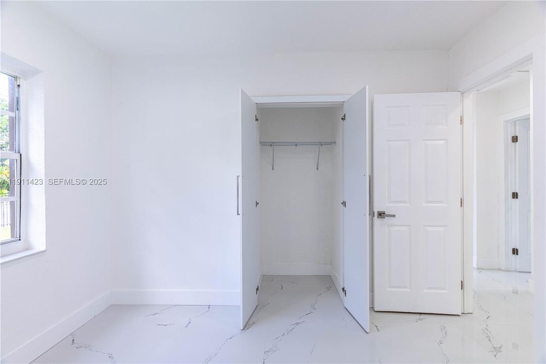 For Sale: $535,000 (3 beds, 2 baths, 1075 Square Feet)