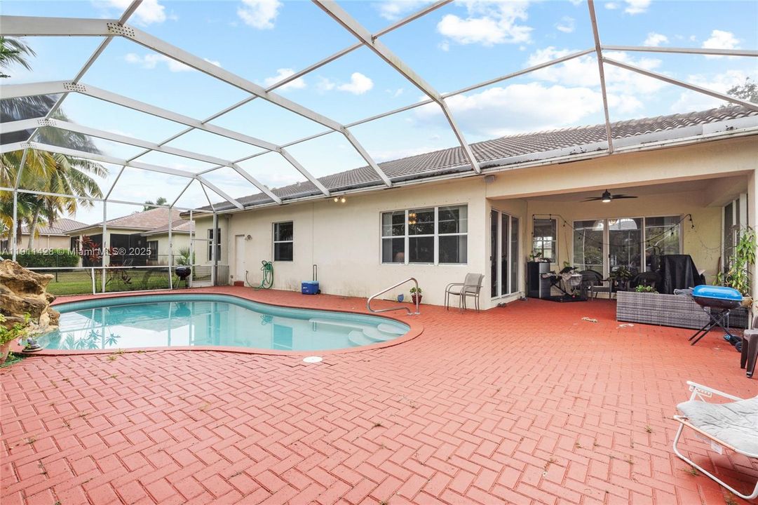 For Sale: $1,375,000 (4 beds, 3 baths, 2740 Square Feet)