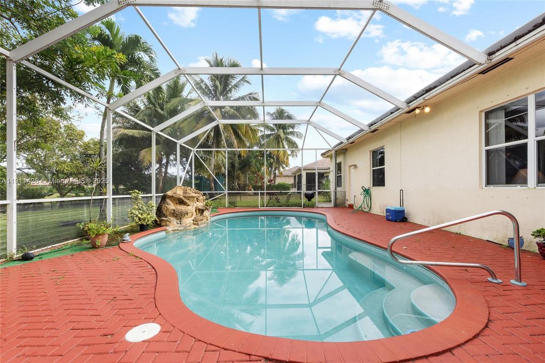 For Sale: $1,375,000 (4 beds, 3 baths, 2740 Square Feet)