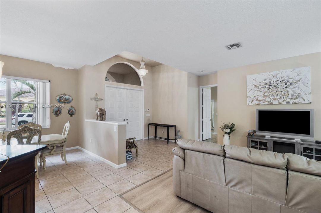 For Sale: $1,375,000 (4 beds, 3 baths, 2740 Square Feet)