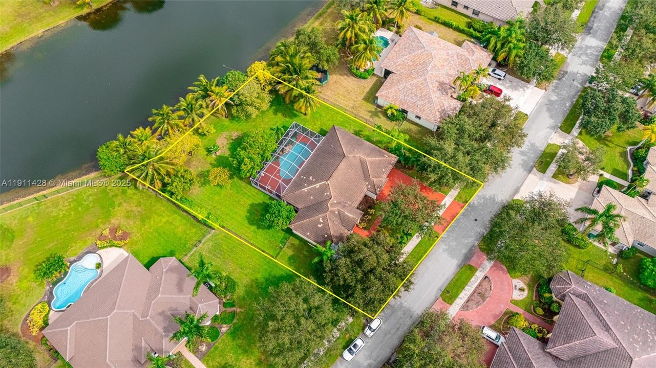 For Sale: $1,375,000 (4 beds, 3 baths, 2740 Square Feet)