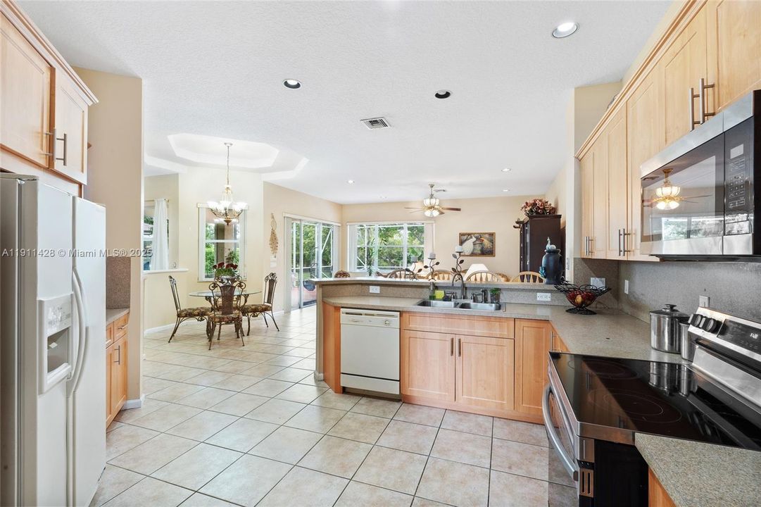 For Sale: $1,375,000 (4 beds, 3 baths, 2740 Square Feet)