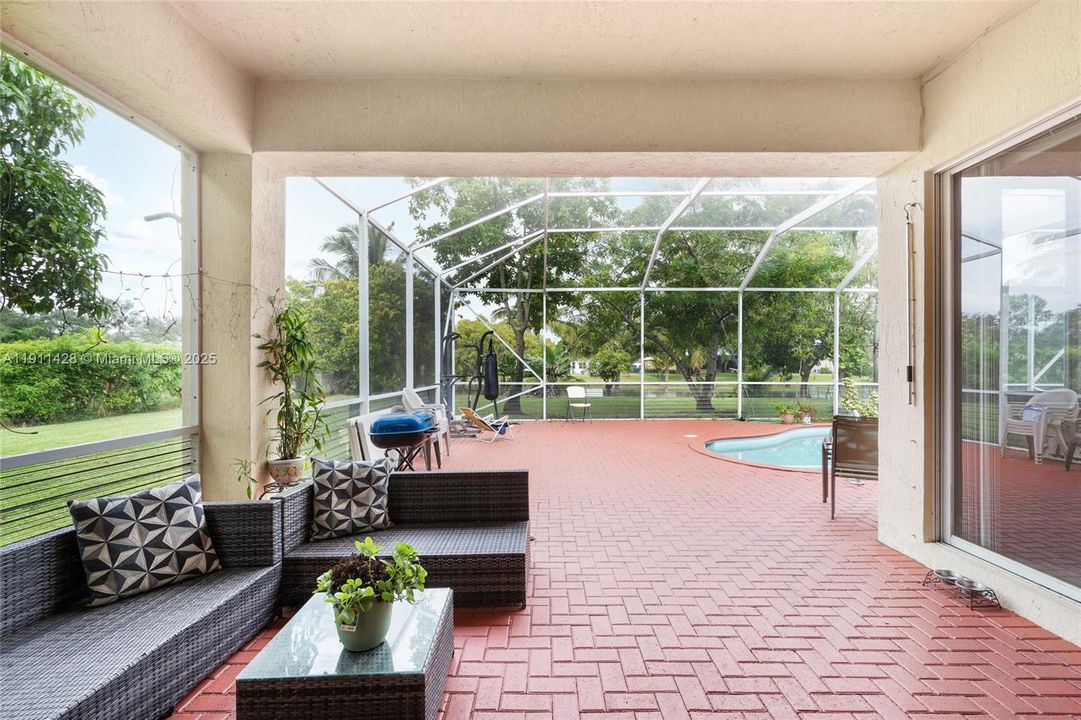 For Sale: $1,375,000 (4 beds, 3 baths, 2740 Square Feet)