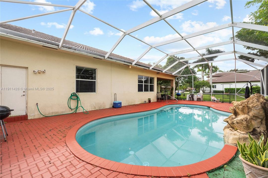 For Sale: $1,375,000 (4 beds, 3 baths, 2740 Square Feet)