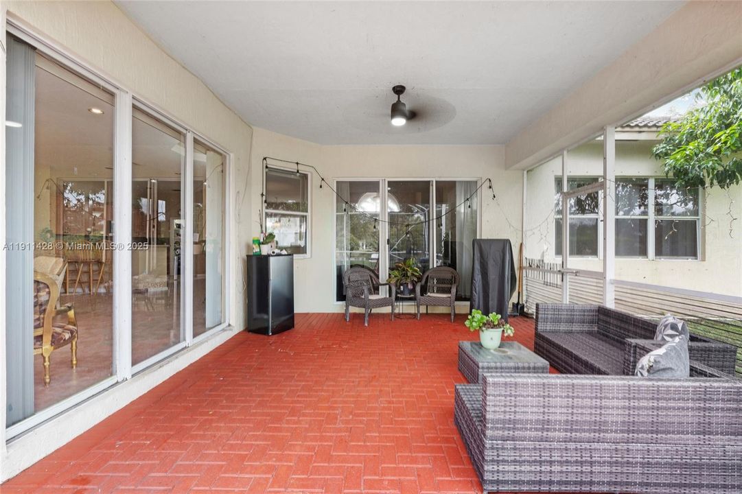 For Sale: $1,375,000 (4 beds, 3 baths, 2740 Square Feet)