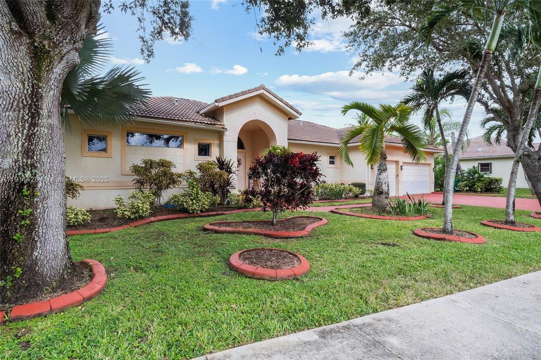 For Sale: $1,375,000 (4 beds, 3 baths, 2740 Square Feet)