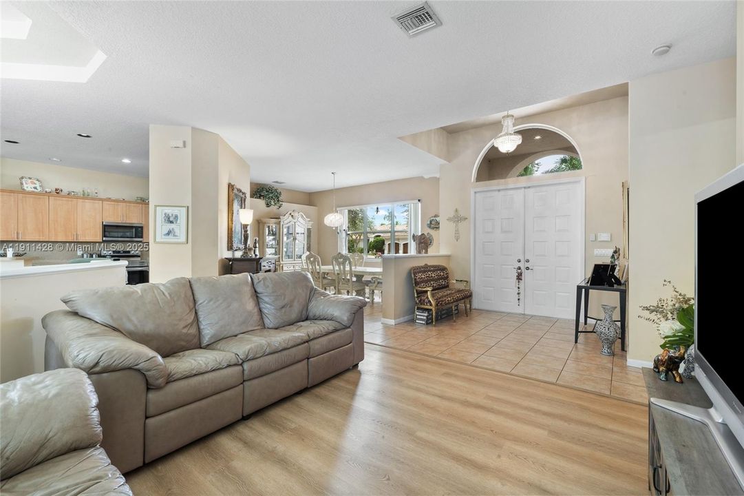 For Sale: $1,375,000 (4 beds, 3 baths, 2740 Square Feet)