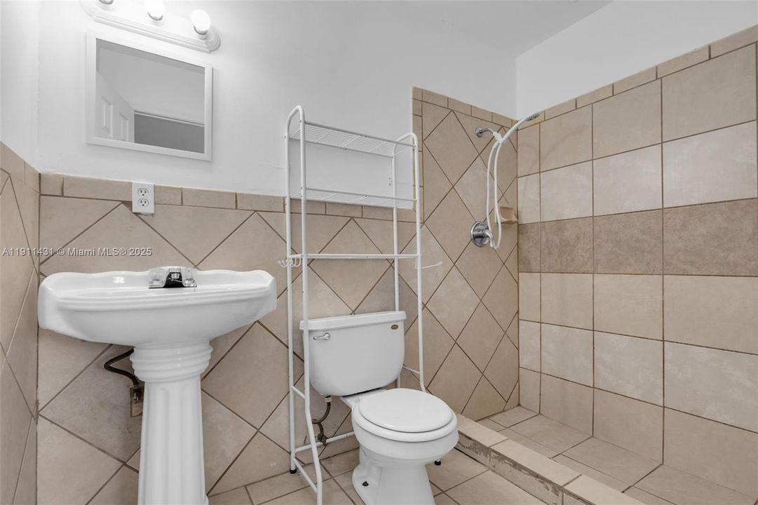 Active With Contract: $650,000 (4 beds, 3 baths, 1985 Square Feet)