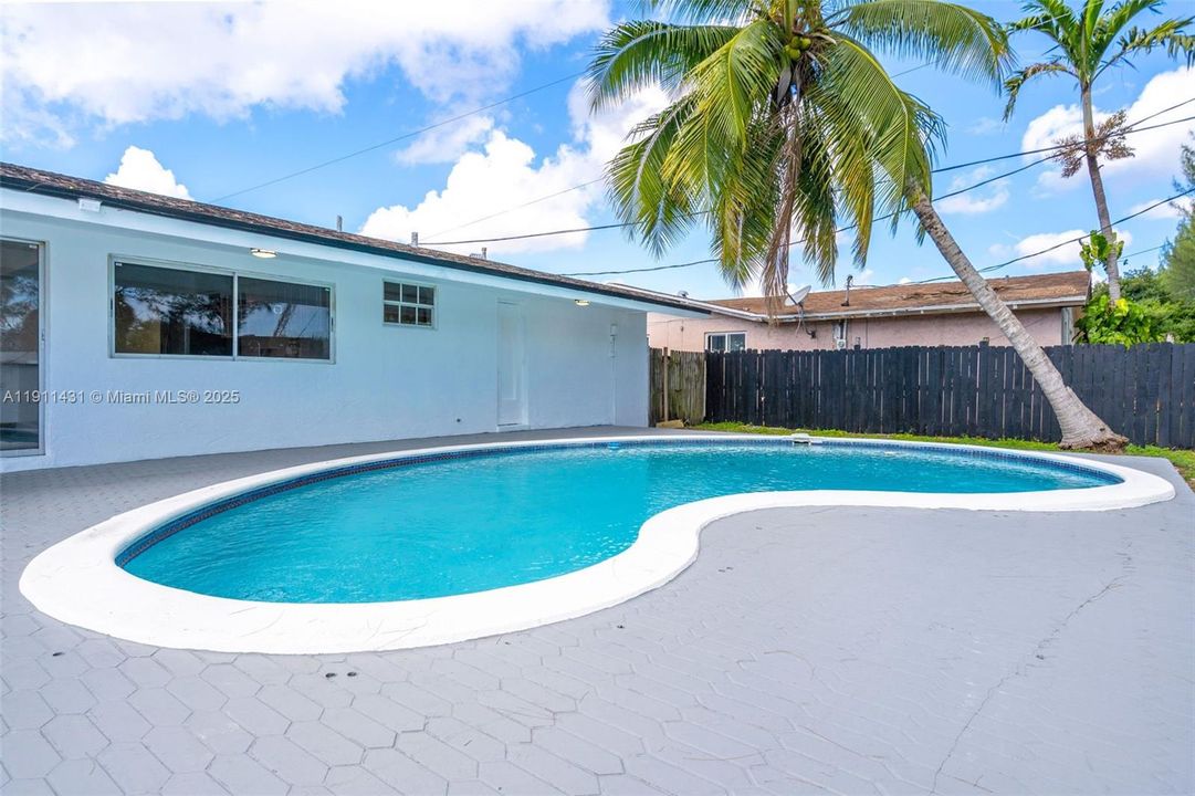 Active With Contract: $650,000 (4 beds, 3 baths, 1985 Square Feet)