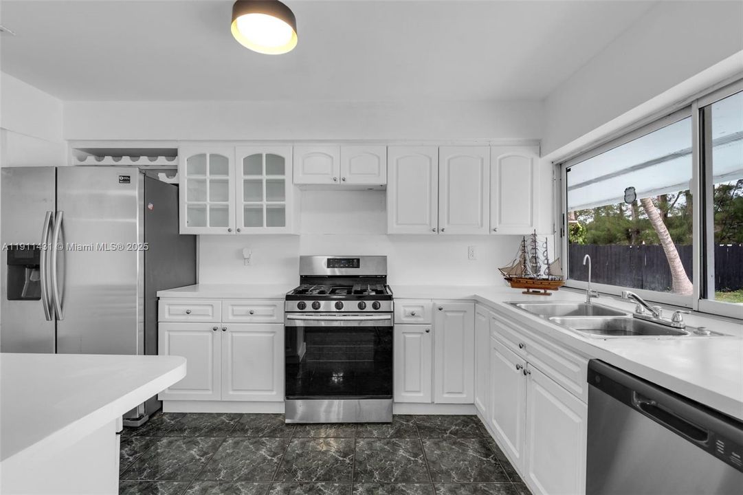 Active With Contract: $650,000 (4 beds, 3 baths, 1985 Square Feet)