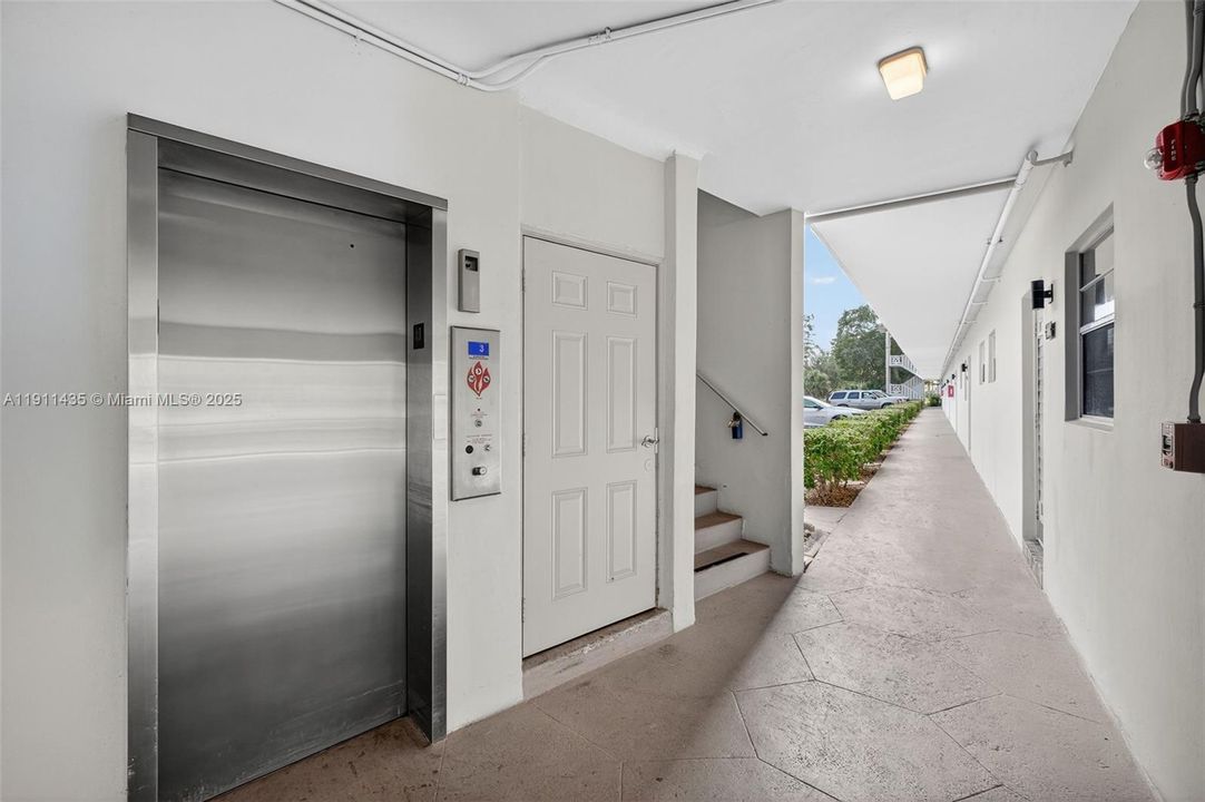 待售: $97,500 (1 贝兹, 1 浴室, 684 平方英尺)