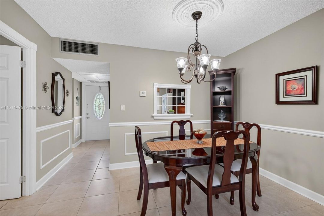 待售: $97,500 (1 贝兹, 1 浴室, 684 平方英尺)