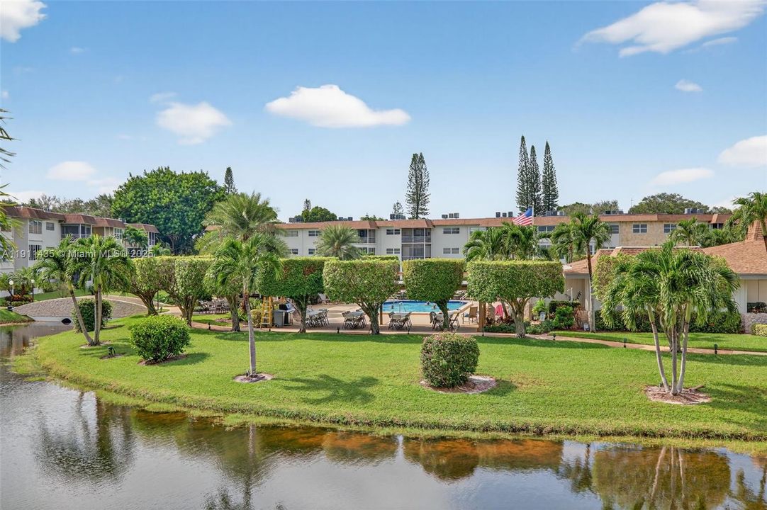 待售: $97,500 (1 贝兹, 1 浴室, 684 平方英尺)