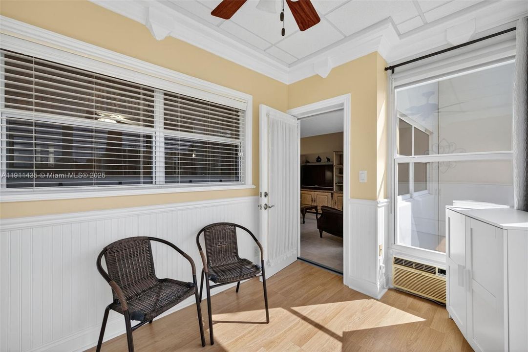 待售: $97,500 (1 贝兹, 1 浴室, 684 平方英尺)