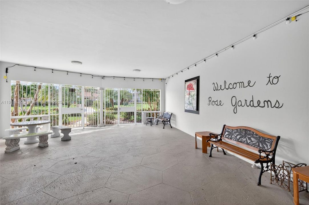 待售: $97,500 (1 贝兹, 1 浴室, 684 平方英尺)