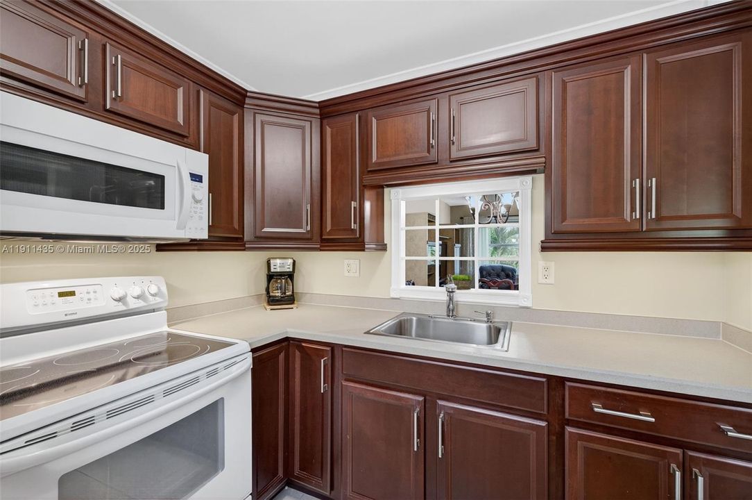 待售: $97,500 (1 贝兹, 1 浴室, 684 平方英尺)