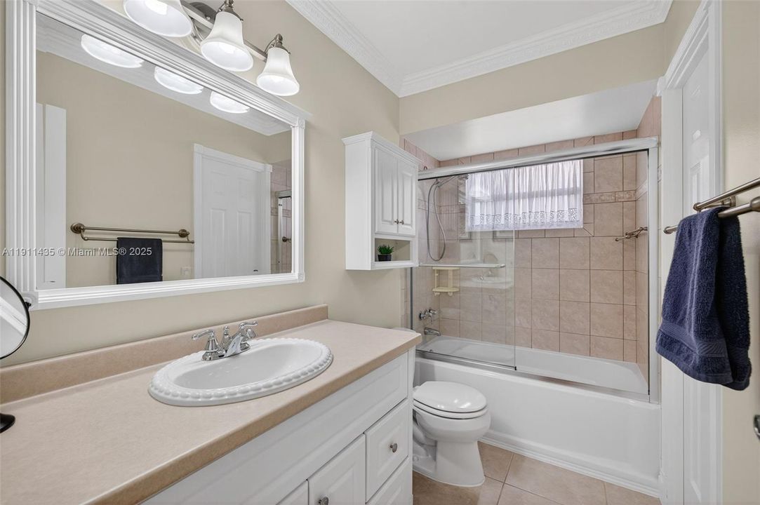 待售: $97,500 (1 贝兹, 1 浴室, 684 平方英尺)