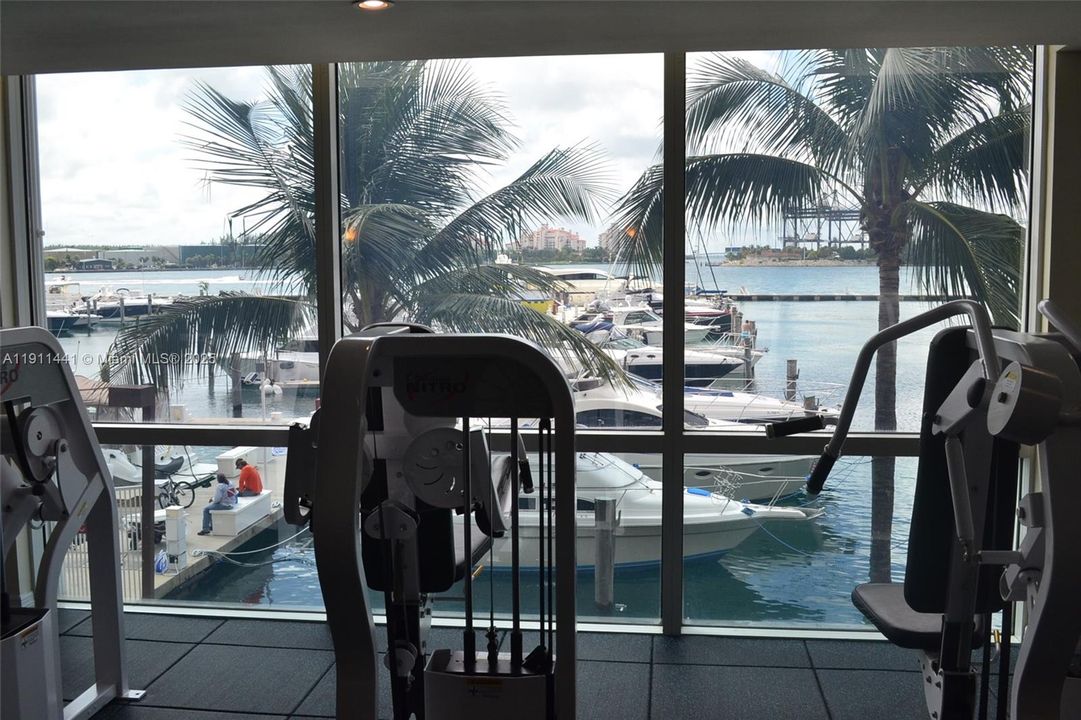 Active With Contract: $4,200 (1 beds, 1 baths, 740 Square Feet)