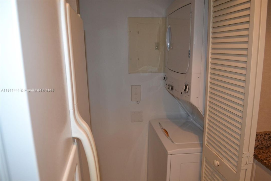 Active With Contract: $4,200 (1 beds, 1 baths, 740 Square Feet)