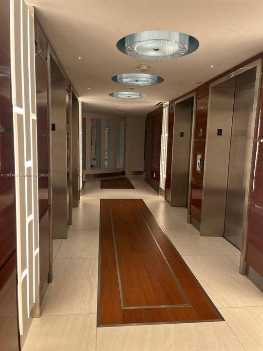 Active With Contract: $4,200 (1 beds, 1 baths, 740 Square Feet)