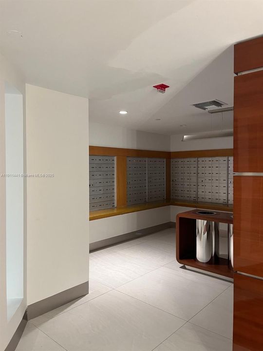 Active With Contract: $4,200 (1 beds, 1 baths, 740 Square Feet)