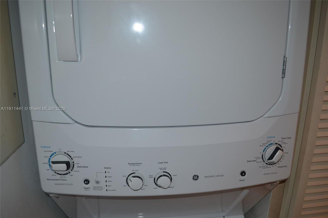 Active With Contract: $4,200 (1 beds, 1 baths, 740 Square Feet)